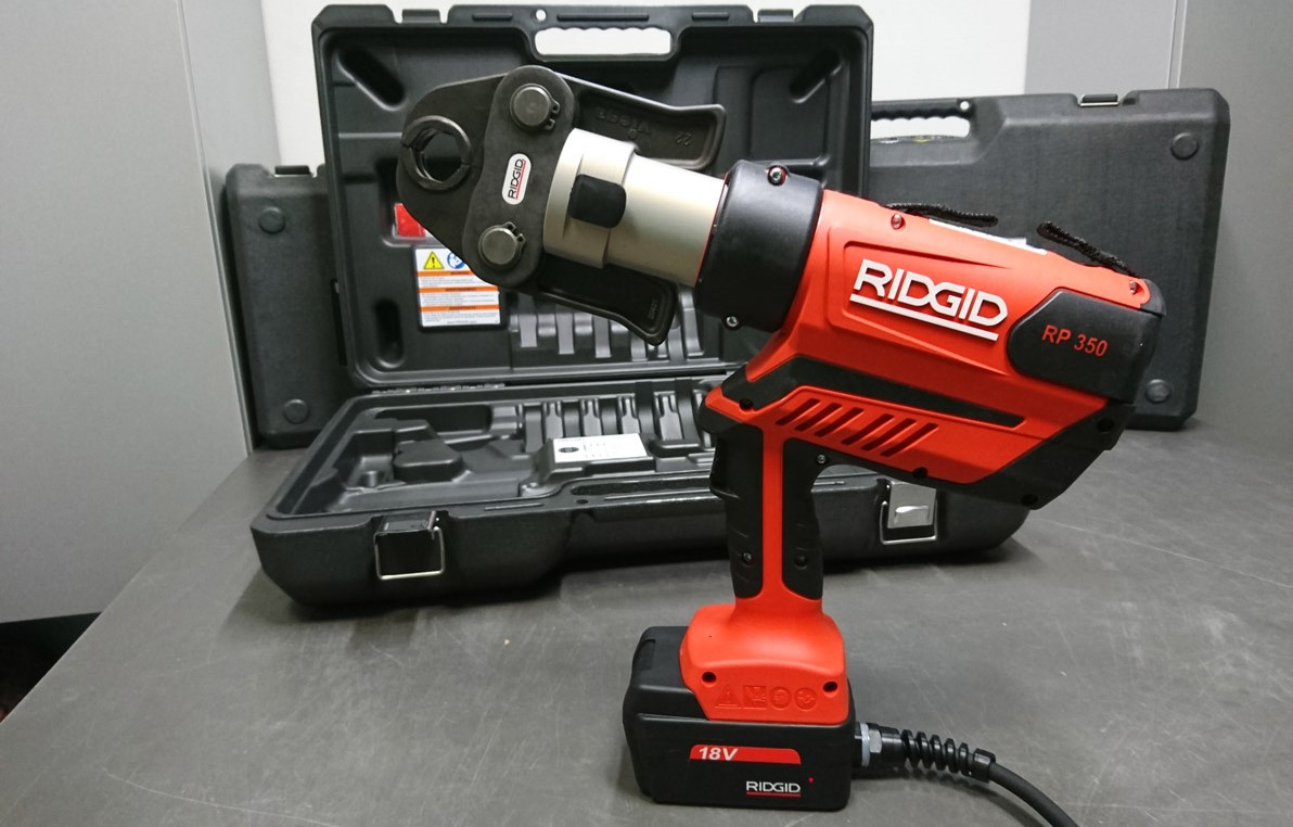 Velké lisovací kleště / Lisovačky RIDGID RP 350 pro lisování mědi, plastohliník či uhlíkové oceli v setu s čeľusťami